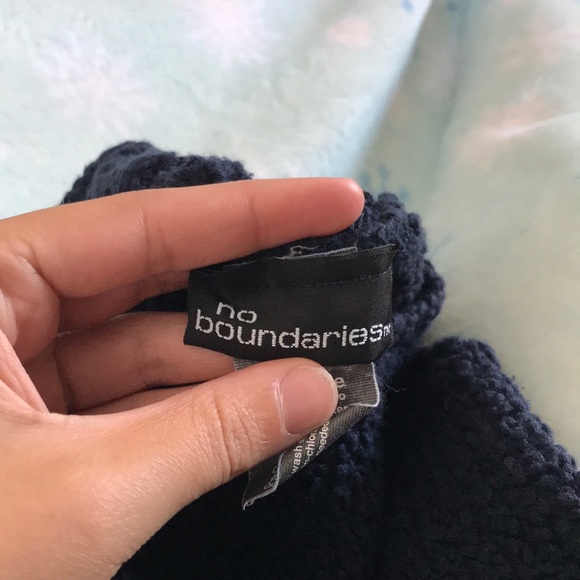 A dark blue crop top - Picture 4 of 6